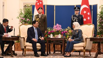 Thủ tướng Phạm Minh Chính hội kiến Tổng thống Halimah Yacob, hội đàm với Thủ tướng Lý Hiển Long