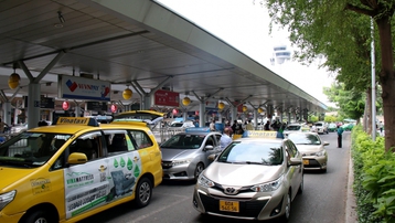 Từ 1/4, taxi vào sân bay Tân Sơn Nhất phải trả phí theo lượt từ 5.000 - 10.000 đồng