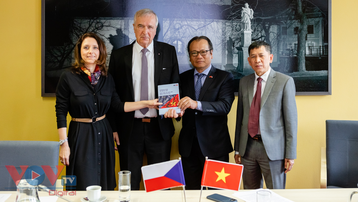 Thúc đẩy hợp tác giáo dục đào tạo, văn hóa và du lịch giữa Việt Nam và CH Séc