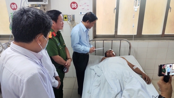 Phú Yên: Tập trung cứu chữa nạn nhân vụ lật xe tải
