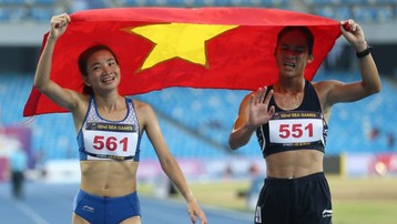 Vô địch 1.500m, Nguyễn Thị Oanh chỉ nghỉ 16 phút, rồi chạy tiếp 3.000 m vượt rào