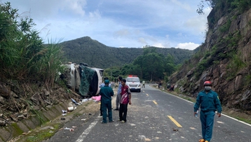4 nạn nhân tử vong trong vụ lật xe khách trên đường nối Khánh Hòa - Lâm Đồng