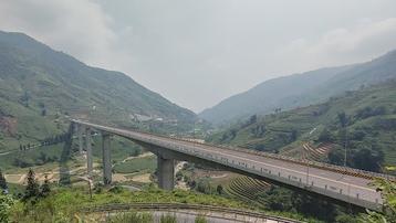 Vận hành thử cầu cạn cao nhất Việt Nam nối cao tốc Nội Bài – Lào Cai với Sa Pa