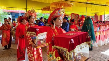 Thừa Thiên Huế: Lễ hội điện Huệ Nam thu hút đông đảo khách thập phương