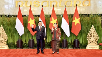 Chủ tịch Quốc hội Vương Đình Huệ hội đàm với Chủ tịch Hạ viện Indonesia Puan Maharani