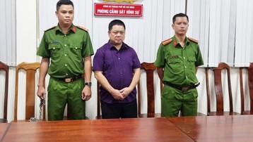 Bắt kẻ nhận 100.000 USD 'chạy án' cho nguyên Cục trưởng Cục Đăng kiểm Việt Nam