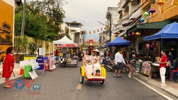 Xuân về trên Phố Việt Nam đầu tiên trên thế giới ở Udon Thani, Đông Bắc Thái Lan