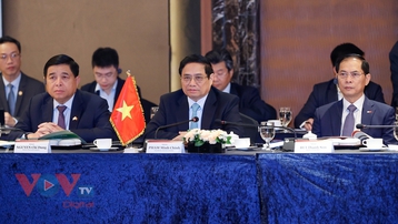 Thủ tướng Phạm Minh Chính Tọa đàm bàn tròn với lãnh đạo các tập đoàn lớn hàng đầu của Hàn Quốc