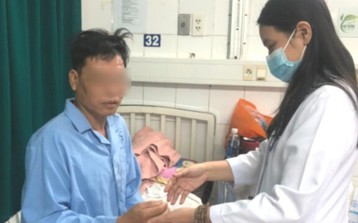 Người đàn ông đổ gục xuống sân bay vì đột quỵ cấp