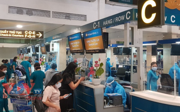 Sân bay Tân Sơn Nhất ngày đầu tiên khôi phục bay nội địa