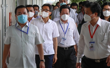 Hà Nội: Phó Thủ tướng Vũ Đức Đam kiểm tra điểm thi, động viên và thăm hỏi thí sinh, phụ huynh
