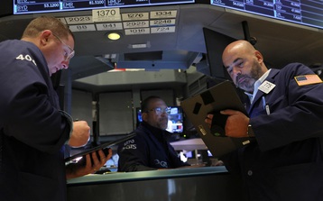 Chứng khoán Mỹ đi lên sau khi ECB tăng mạnh lãi suất