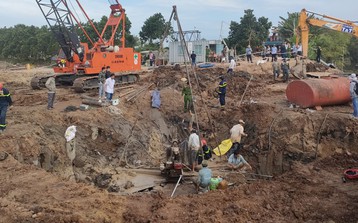 Đồng Tháp: Chạy đua với thời gian để giải cứu bé trai 10 tuổi lọt xuống trụ bê tông