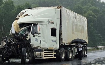 Tai nạn trên cao tốc Cam Lộ - La Sơn, không có sóng điện thoại gọi cứu hộ