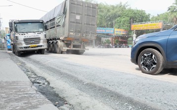 Xe ngả nghiêng vì đường nối giữa Đồng Nai và Bình Dương xuống cấp