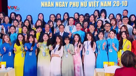 Thủ tướng Chính phủ Phạm Minh Chính thăm, gặp mặt cán bộ Hội LHPN Việt Nam, giảng viên và sinh viên Học viện Phụ nữ Việt Nam