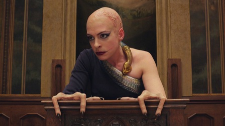 Anne Hathaway nhận chỉ trích vì tạo hình trong vai phù thủy
