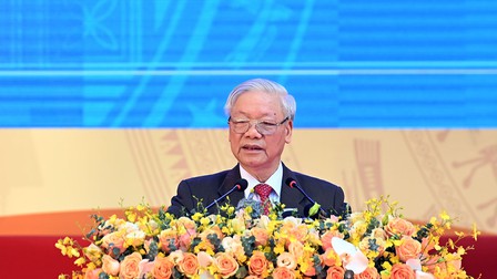 Tổng Bí thư, Chủ tịch nước Nguyễn Phú Trọng về thăm trường cũ Nguyễn Gia Thiều