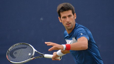 Novak Djokovic nhận chiếc cúp số 1 năm lần thứ 6, vượt mặt Federer và Nadal 