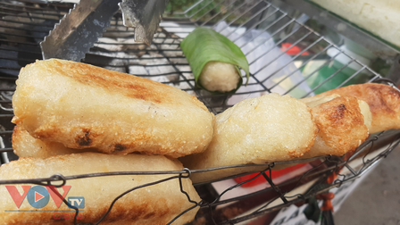 Chuối nếp nướng cốt dừa: Thức quà dân dã giữa lòng Sài Gòn