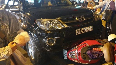 Tài xế xe Fortuner nghi say rượu gây tai nạn liên hoàn trên phố Hà Nội