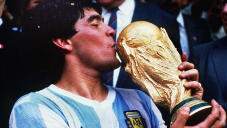 Những khoảnh khắc đáng nhớ trong sự nghiệp của Diego Maradona