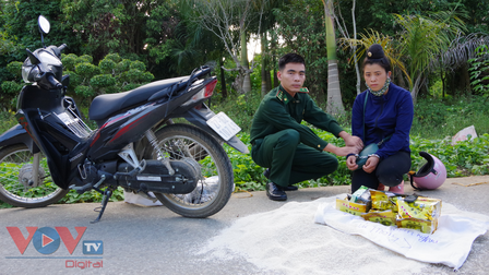 Bắt cô gái 9X ở Điện Biên vận chuyển trái phép 6kg ma tuý đá