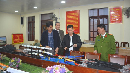 Phát hiện một số đối tượng tàng trữ vũ khí công cụ hỗ trợ số lượng lớn ở Quảng Ninh