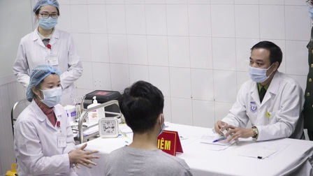 Hình ảnh ca tiêm thử nghiệm vaccine ngừa COVID-19 đầu tiên của Việt Nam