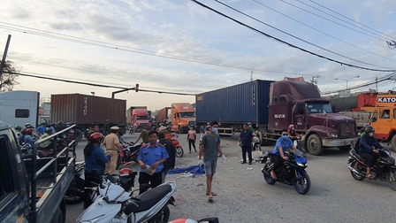 Truy tìm xe container rời khỏi hiện trường sau khi gây tai nạn chết người ở Bình Dương