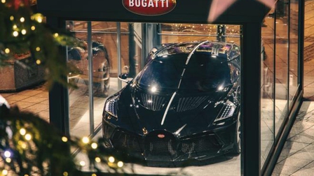 Ngắm siêu xe 13 triệu USD của Bugatti dịp Giáng Sinh