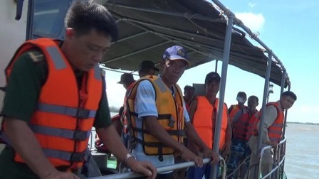 Bộ đội biên phòng cứu 9 ngư dân gặp nạn trên biển