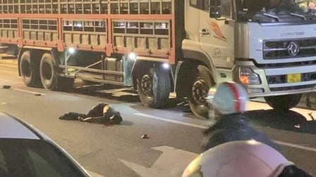 Đắk Nông: Tông vào đuôi xe tải đang dừng đèn đỏ, 2 người tử vong
