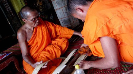 Kinh lá buông: “Báu vật” của đồng bào Khmer Nam Bộ