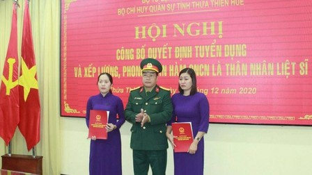 Vợ liệt sỹ hy sinh khi cứu hộ Rào Trăng 3 được tuyển dụng quân nhân