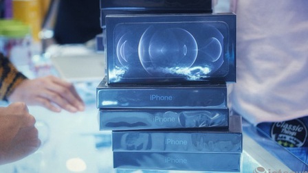 Nghịch lý iPhone 12: Mẫu không đủ hàng bán, mẫu phải giảm giá kích cầu