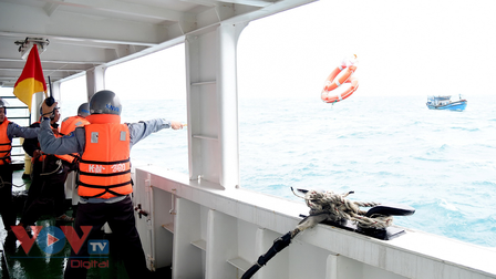 Tàu kiểm ngư cứu nạn tàu cá Đà Nẵng bị nạn trên biển