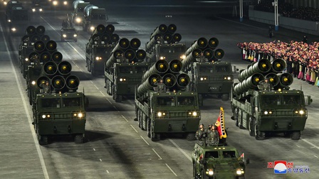 Triều Tiên phô diễn nhiều vũ khí tối tân trong lễ duyệt binh