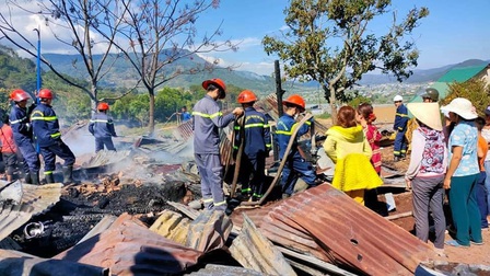 Hỏa hoạn thiêu rụi 2 căn nhà tại Lâm Đồng