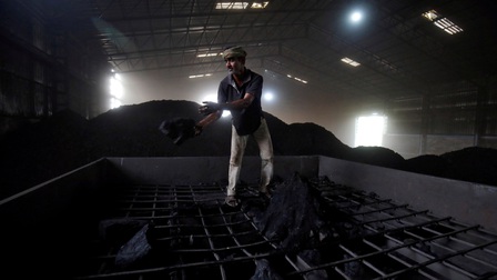 Cạn kiệt nguồn than, Ấn Độ đối mặt với nguy cơ thiếu điện 