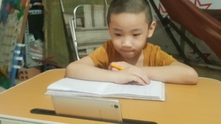 Người nghèo ở TP.HCM ngóng gói vay 3.500 tỷ mua máy tính cho con học online