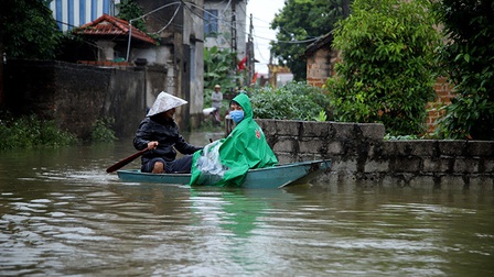 Nước sông Bùi dâng cao khiến cuộc sống hàng trăm hộ dân ở Hà Nội xáo trộn