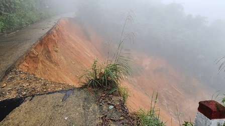Thừa Thiên Huế: Đường lên đỉnh Bạch Mã bị sạt lở nghiêm trọng