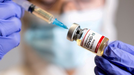 Châu Âu 'bật đèn xanh' cho người trên 18 tuổi tiêm mũi vaccine tăng cường