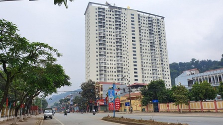 Lào Cai: Bé trai 5 tuổi rơi từ tầng 15 chung cư xuống đất tử vong