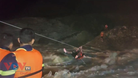 Gia Lai: Đã cứu được 3 người mắc kẹt giữa chân đập tràn Thuỷ điện Đak Srong