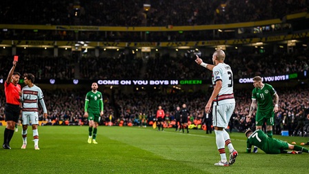 Pepe nhận thẻ đỏ, Bồ Đào Nha bị CH Ireland cầm chân đáng tiếc