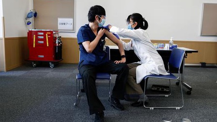 Nhật Bản bắt đầu phân phối vaccine Covid-19 mũi tăng cường, chuẩn bị kịch bản cho làn sóng thứ 6