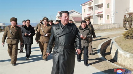 Ông Kim Jong-un tái xuất sau hơn một tháng