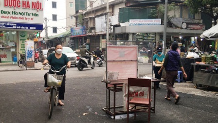 Quét mã QR tại chợ dân sinh ở Hà Nội đang làm chiếu lệ?